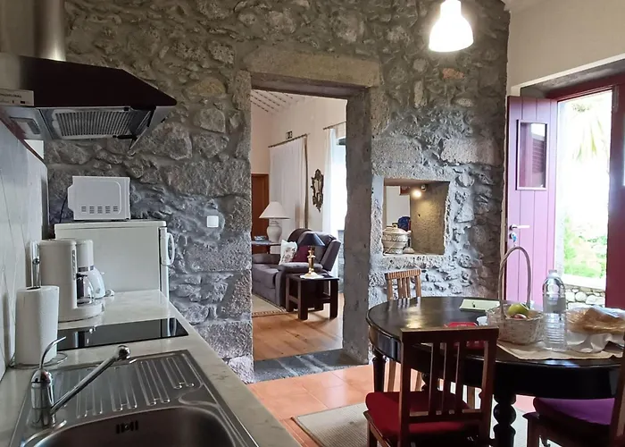 Сasa de vacaciones Casa Da Fonte - Historisches Steinhaus Auf Den A By Interhome